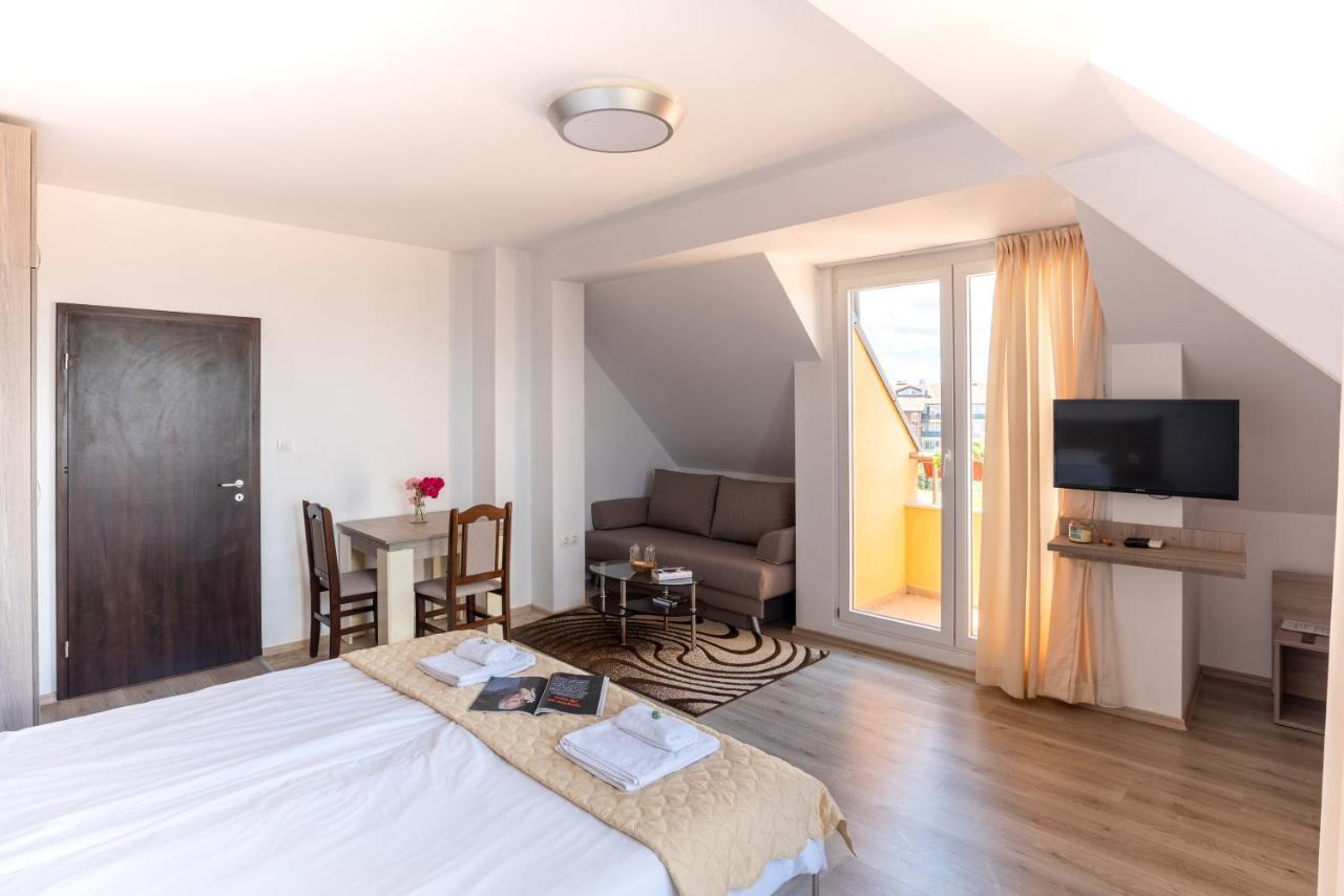 Boutique Wellness Hotel Ambrosia 切尔诺莫雷茨 外观 照片